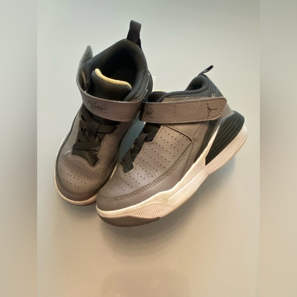 Nike Jordan Kids Gray Sneakers - Picture 4 of 7